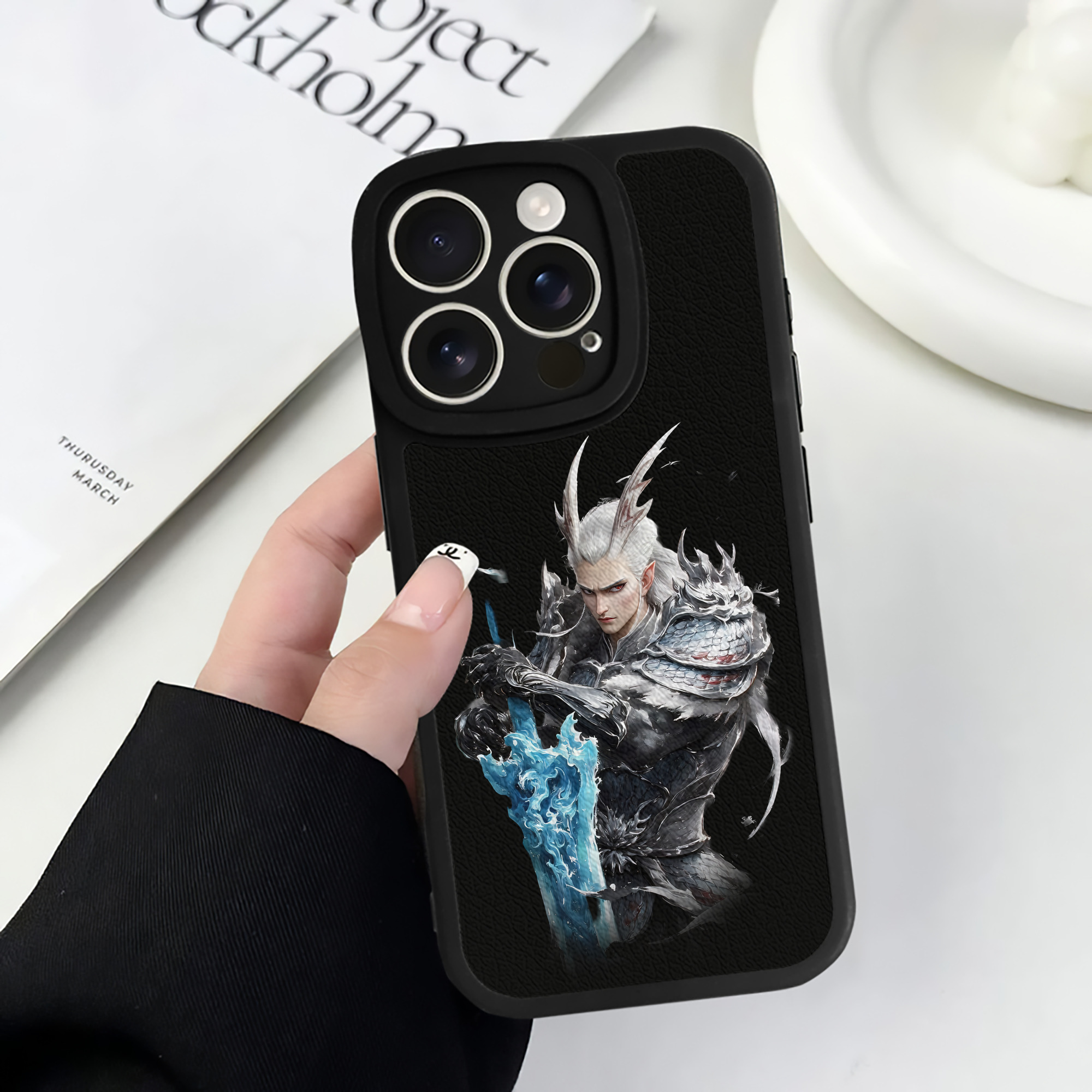 （画像用） Ne Zha 2 ナタ 魔童の大暴れ 【iPhone 16シリーズ対応】シリコンスマホケース（レザー調） 材質：シリコン
